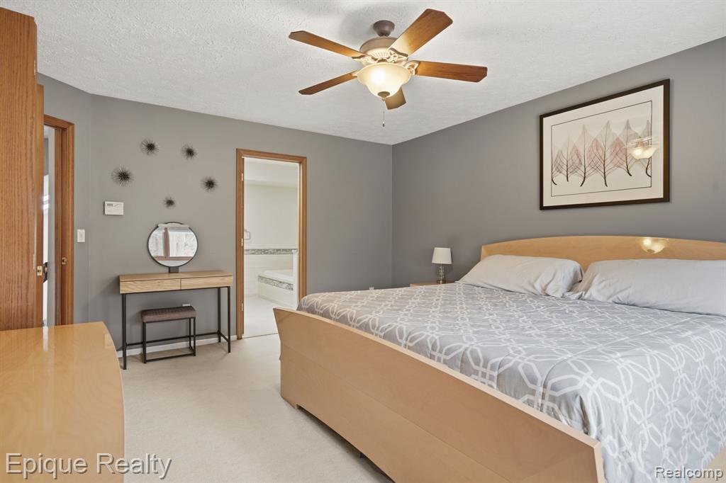 6607 Ridgeview Drive