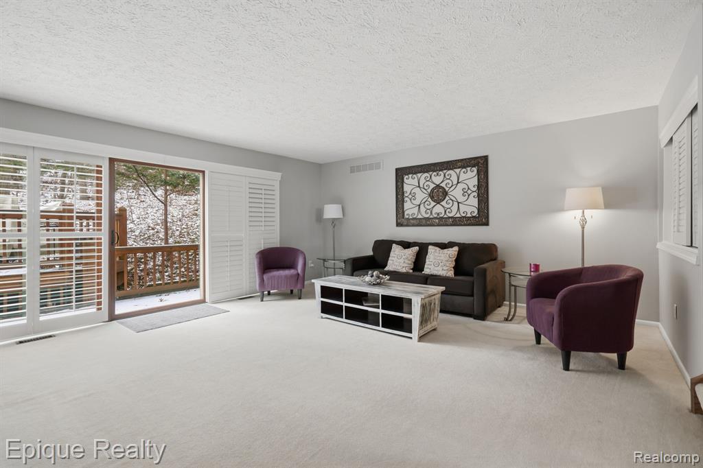 6607 Ridgeview Drive