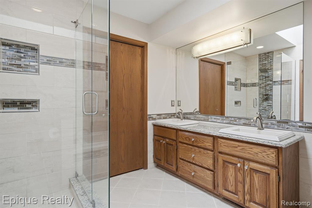 6607 Ridgeview Drive