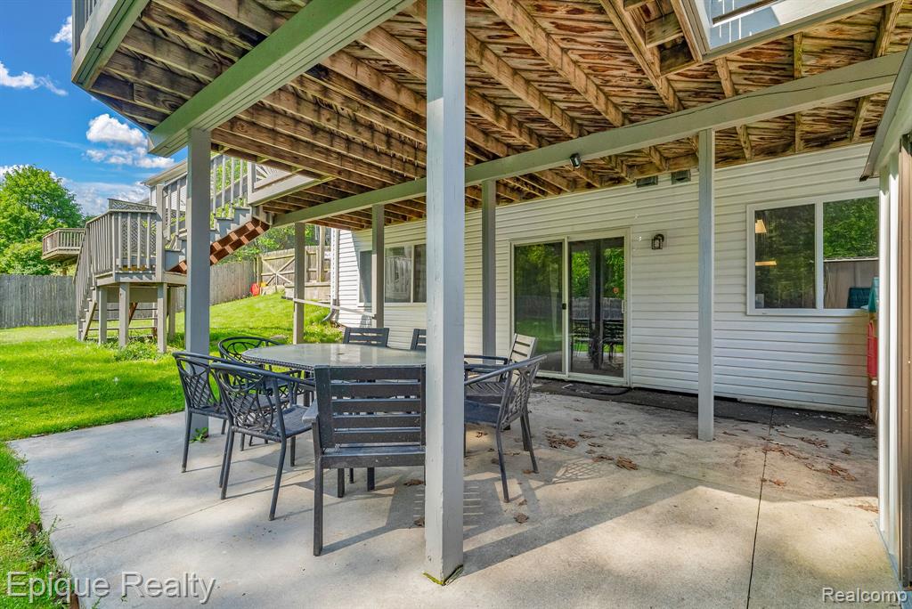 8239 Loon Lane