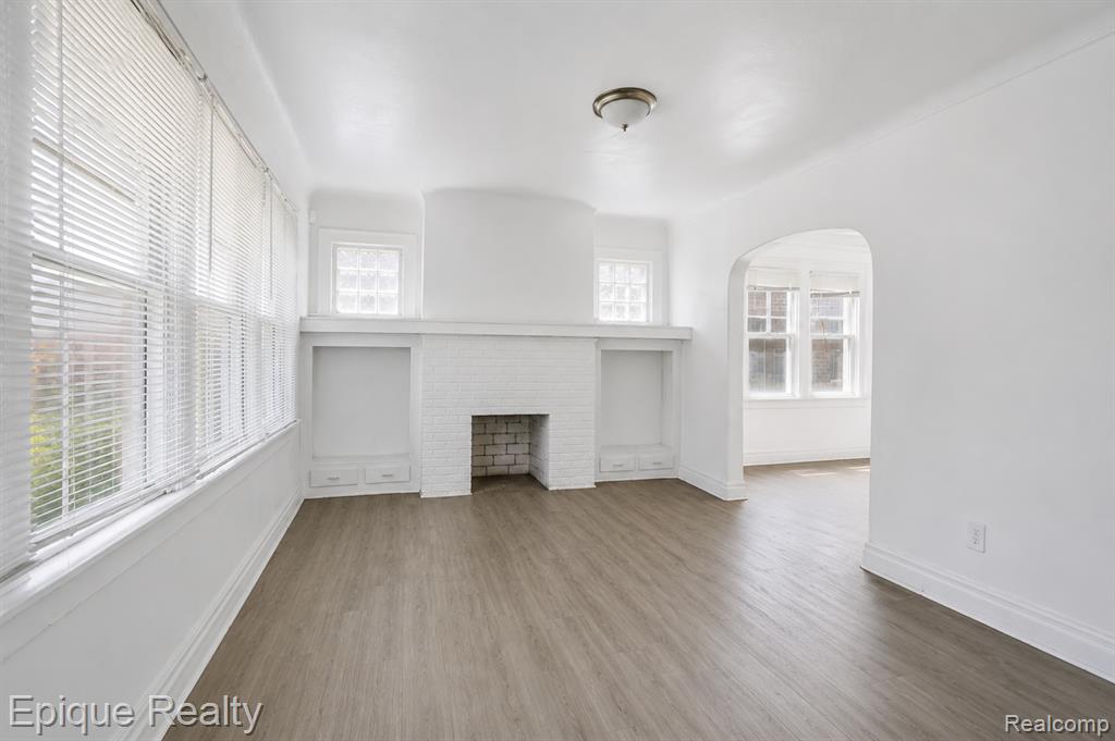 16901 Log Cabin Street