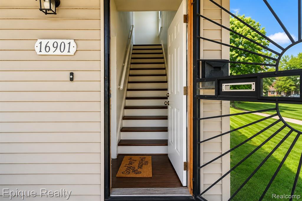 16901 Log Cabin Street
