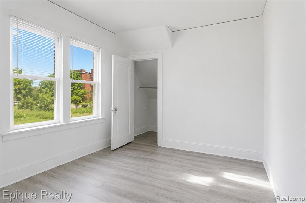 16901 Log Cabin Street