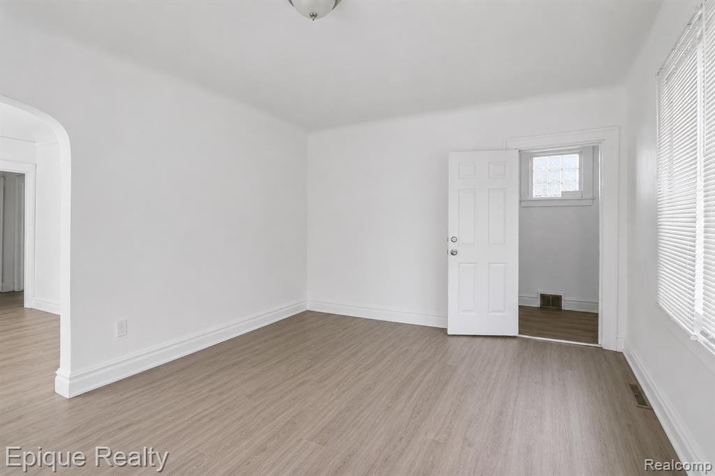 16901 Log Cabin Street