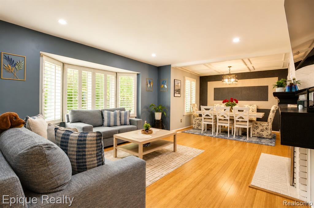 20485 Villa Grande Circle