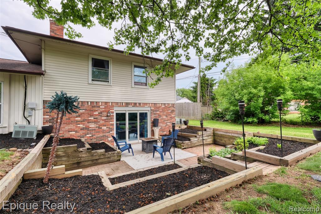 38243 Jonathan Street