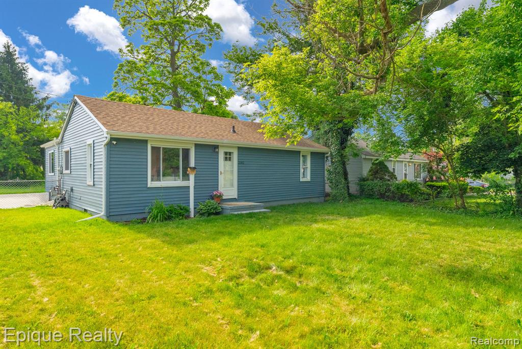 2182 N Center Road
