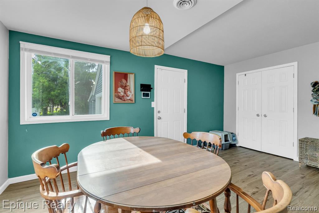 2182 N Center Road