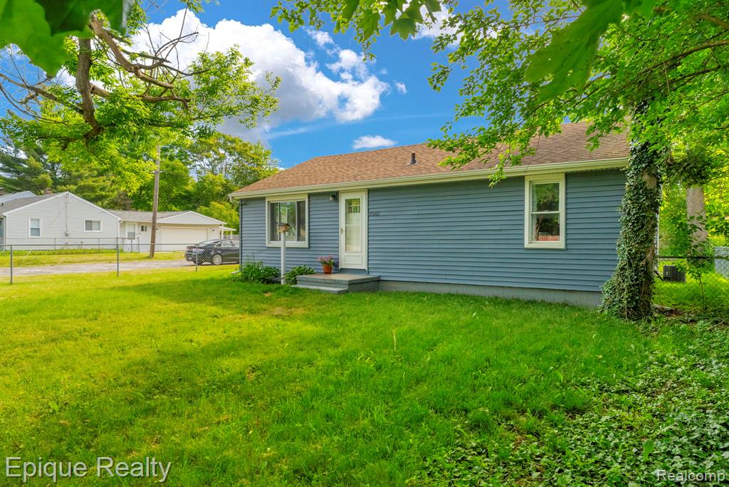 2182 N Center Road