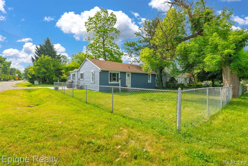 2182 N Center Road