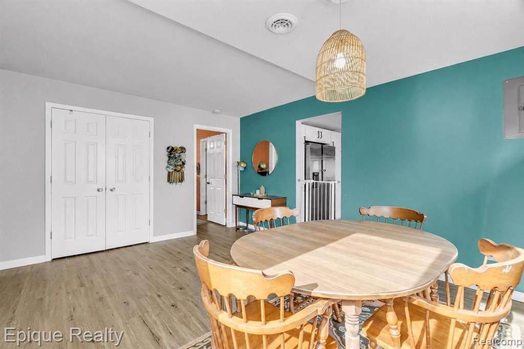 2182 N Center Road