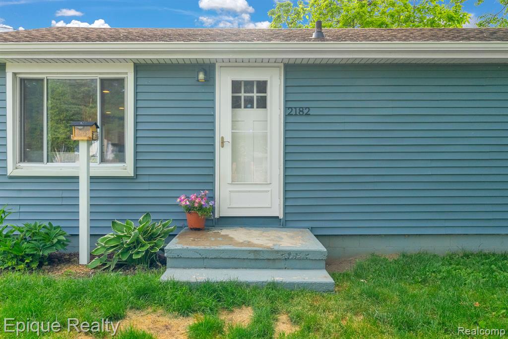 2182 N Center Road