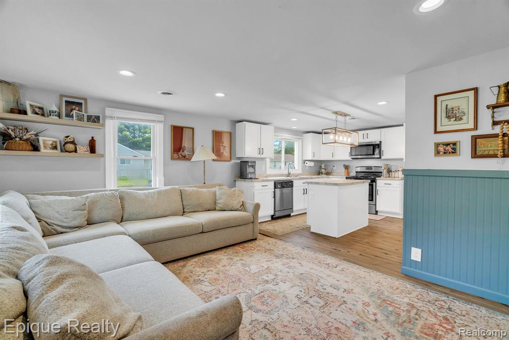 2182 N Center Road
