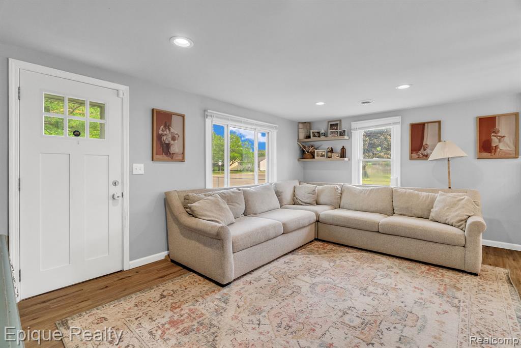 2182 N Center Road