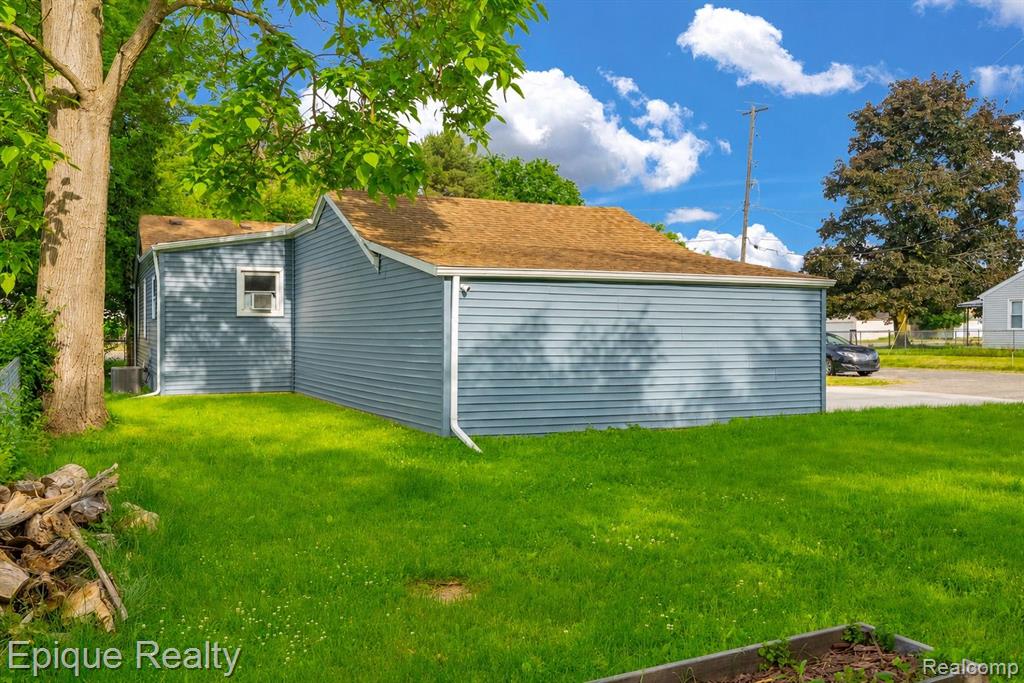 2182 N Center Road