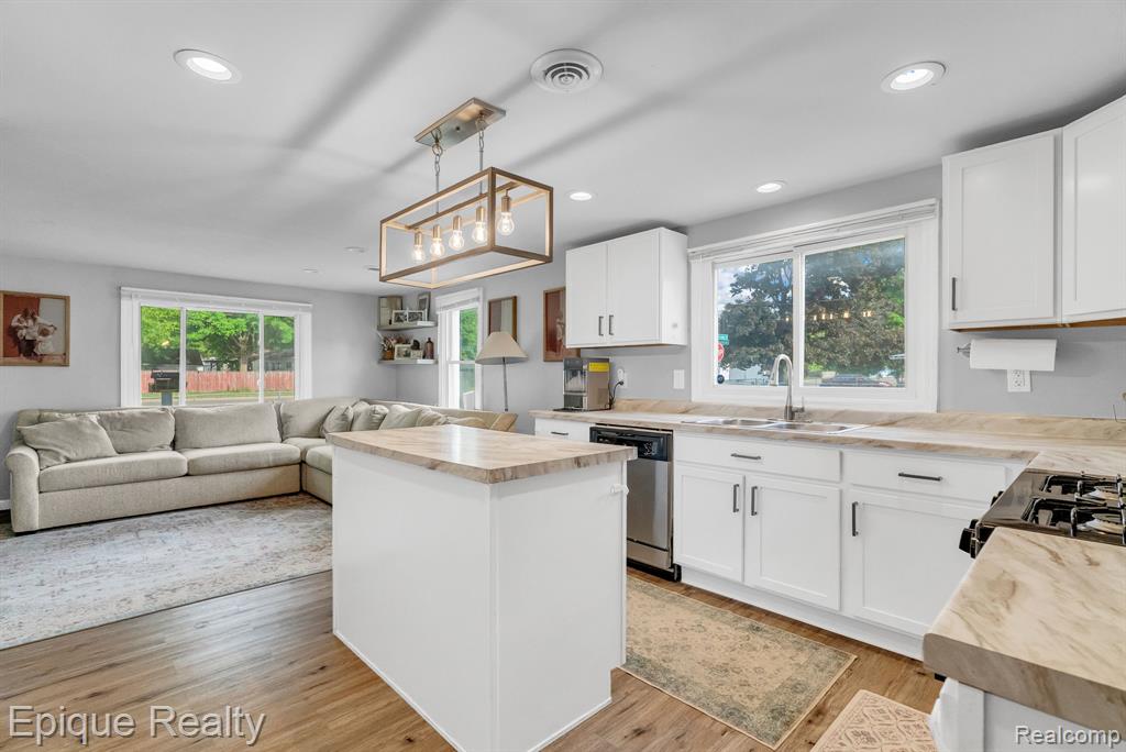 2182 N Center Road