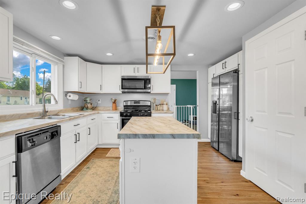 2182 N Center Road