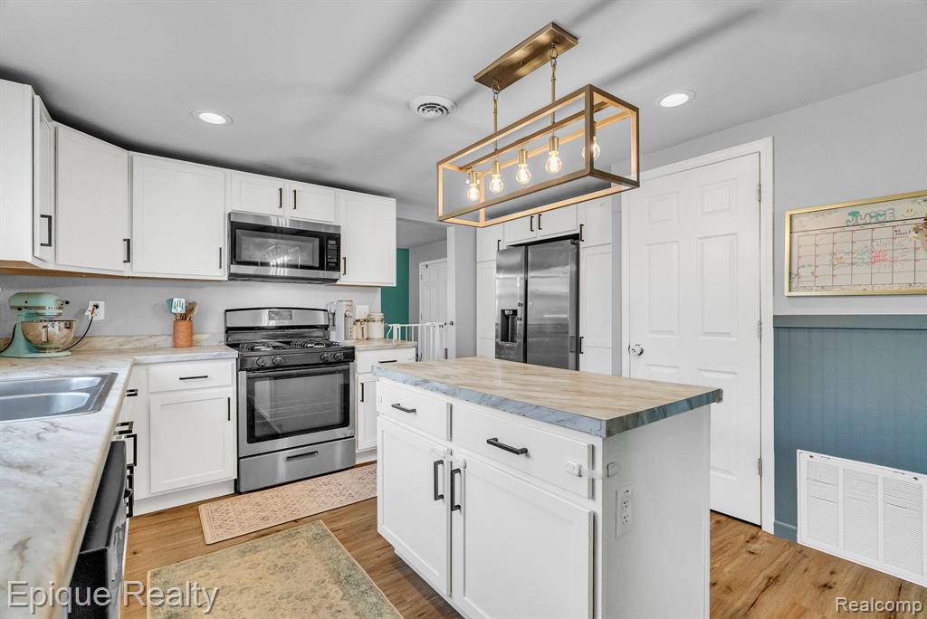 2182 N Center Road