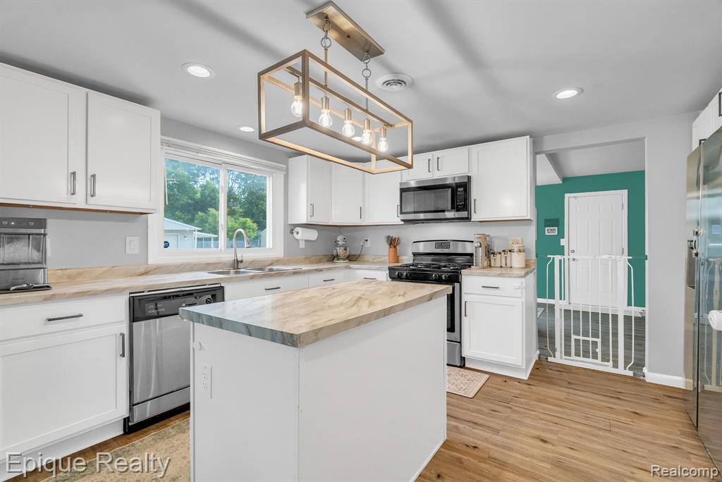 2182 N Center Road