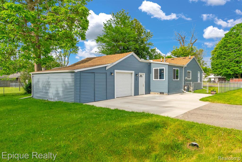 2182 N Center Road