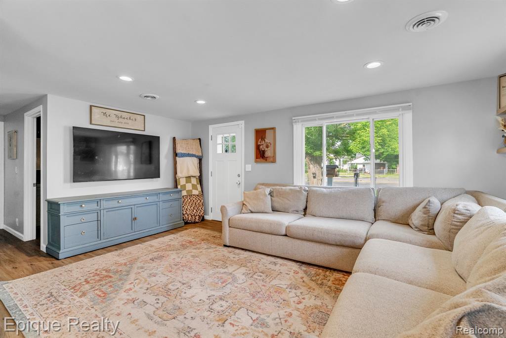 2182 N Center Road