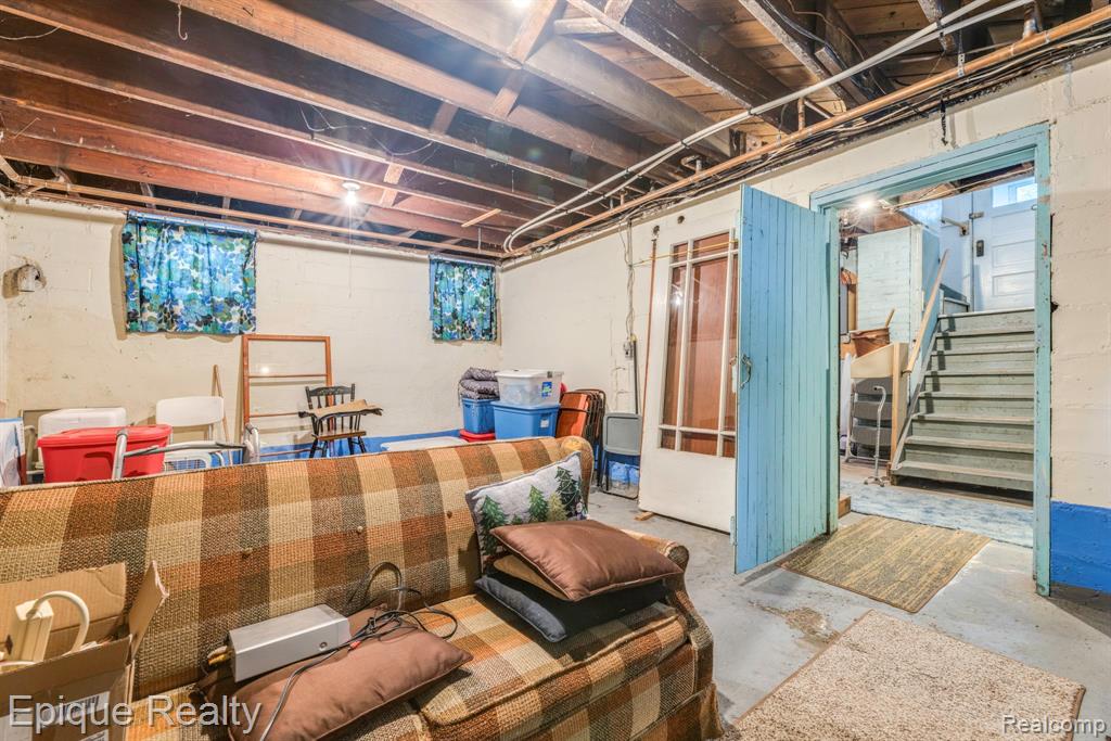 279 N Howard Avenue