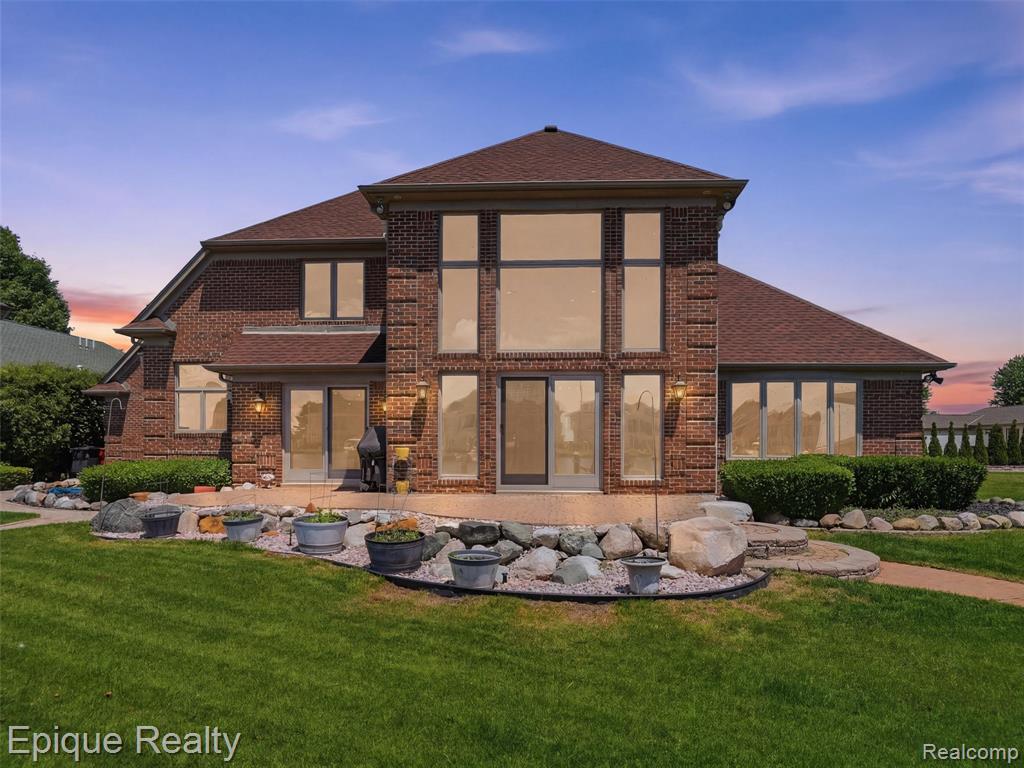 33124 N River Road