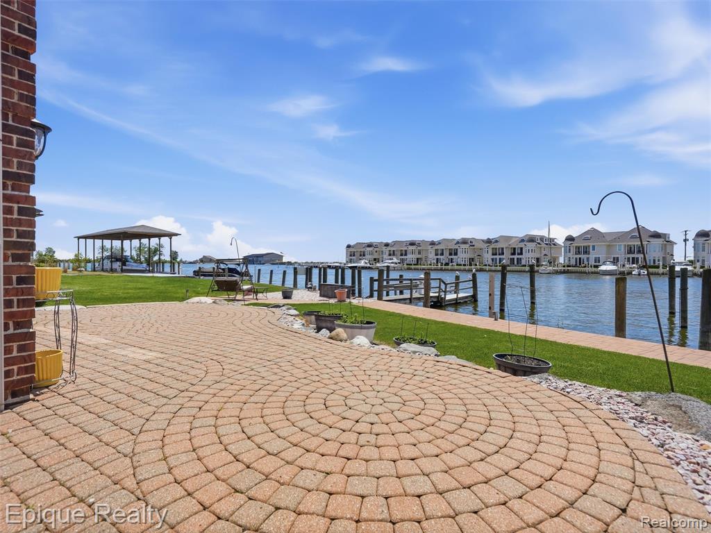 33124 N River Road