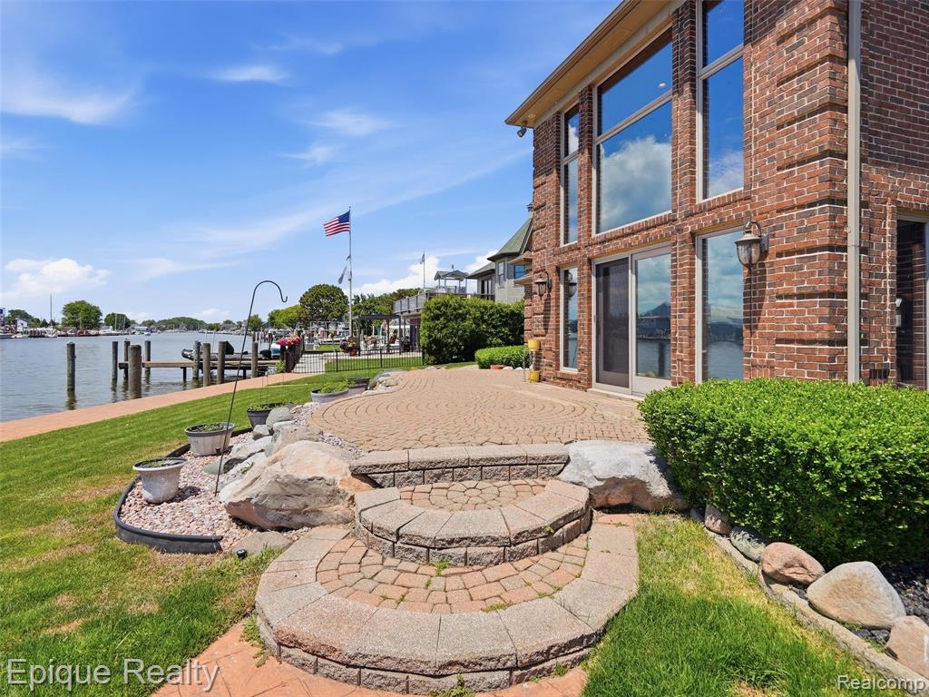 33124 N River Road