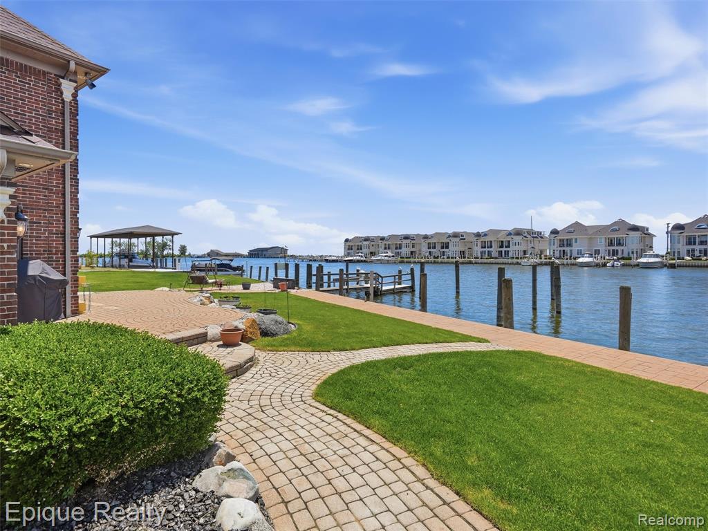 33124 N River Road