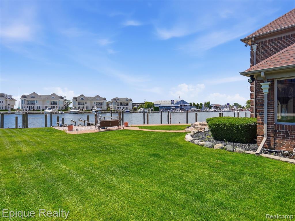 33124 N River Road