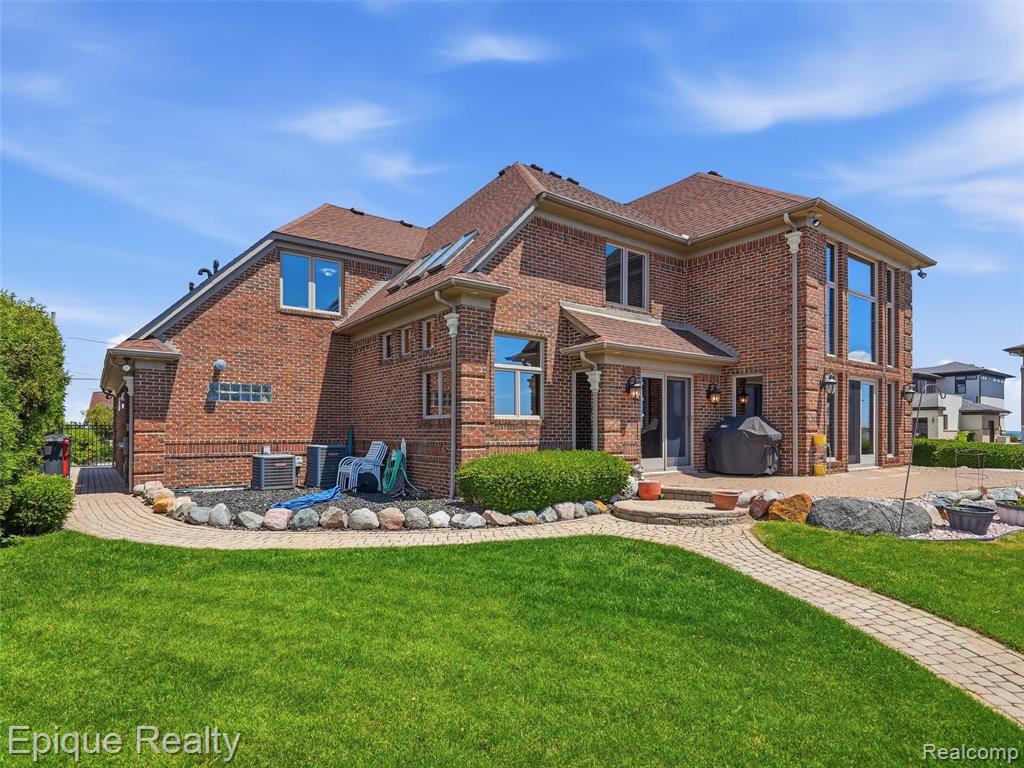 33124 N River Road