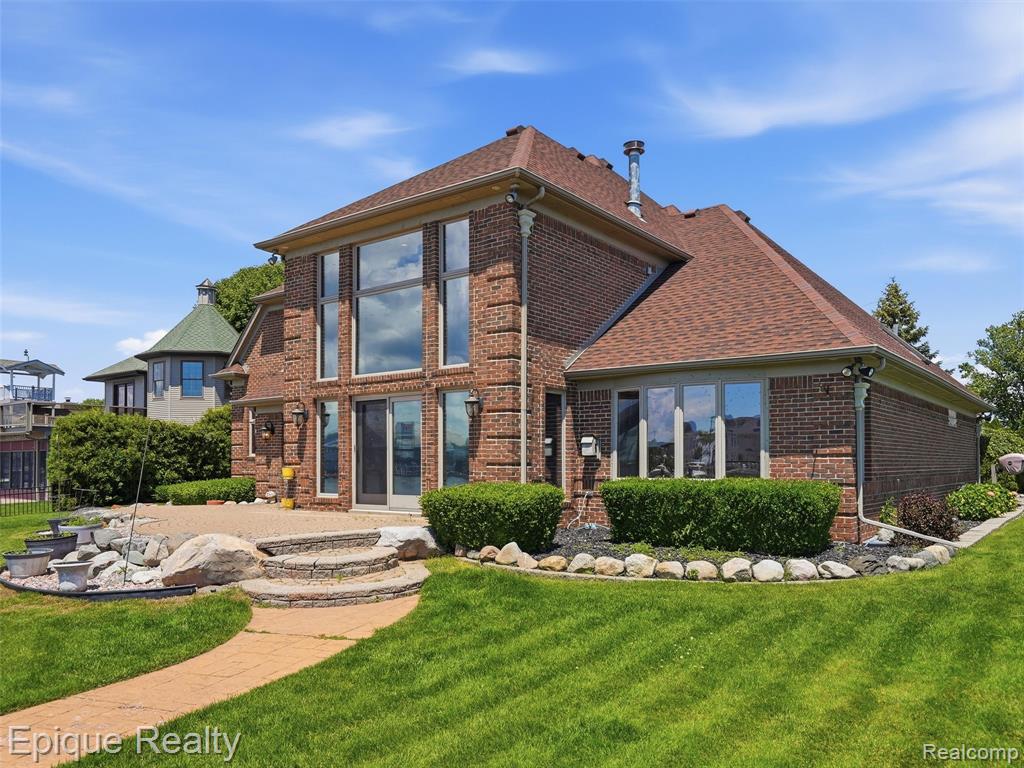 33124 N River Road
