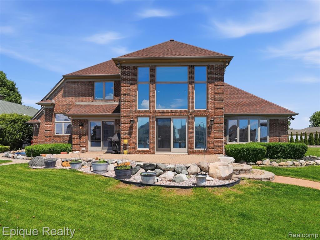 33124 N River Road