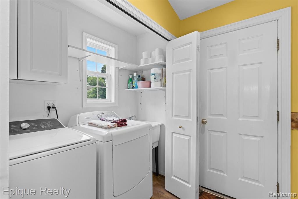 1409 Meadow Green Lane