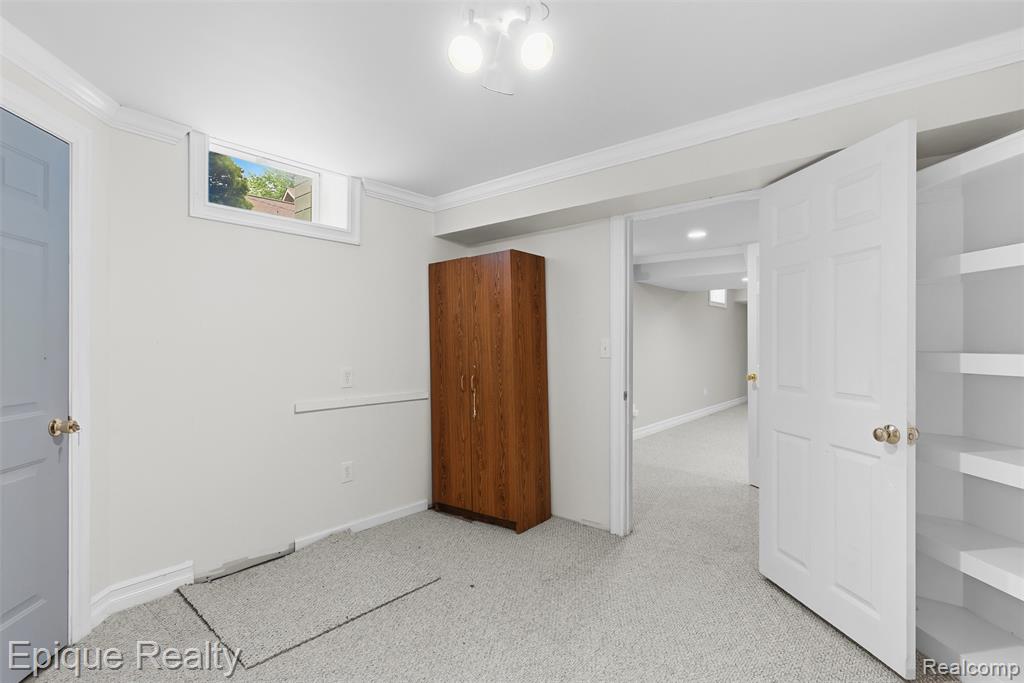 1409 Meadow Green Lane