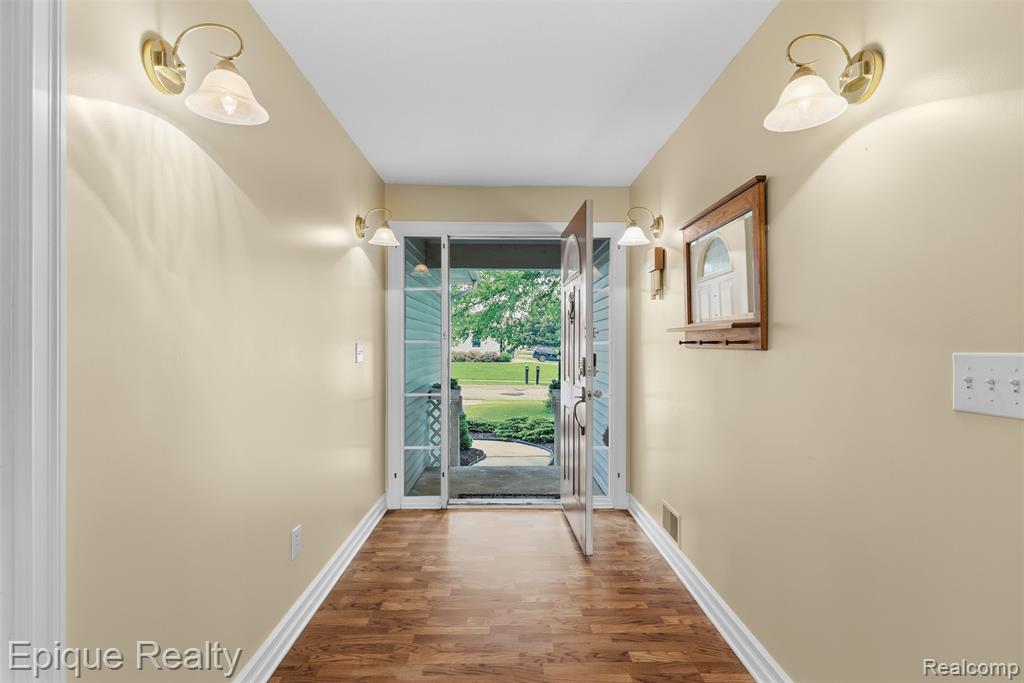 1409 Meadow Green Lane