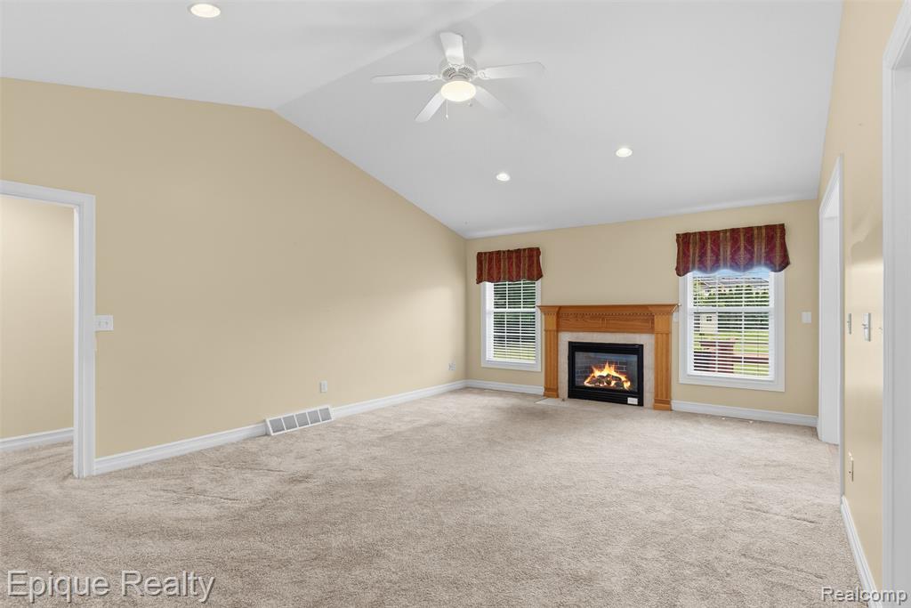 1409 Meadow Green Lane