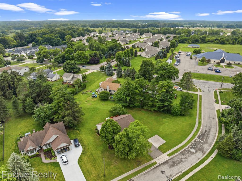 1409 Meadow Green Lane