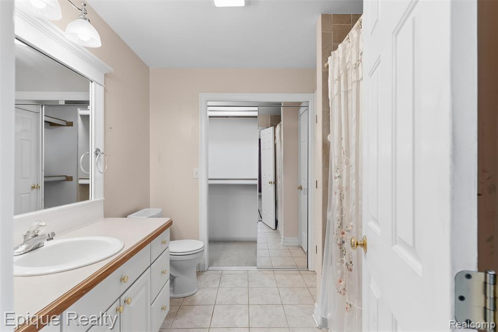 1409 Meadow Green Lane