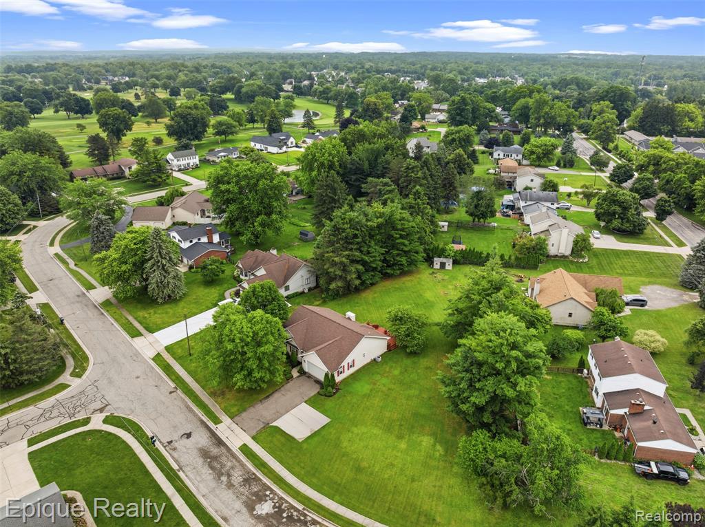 1409 Meadow Green Lane