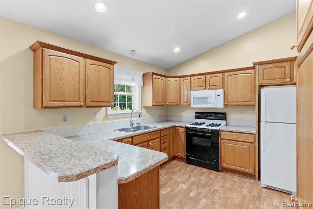 1409 Meadow Green Lane