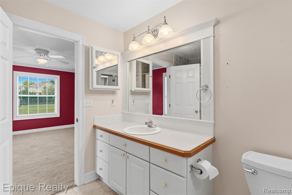 1409 Meadow Green Lane