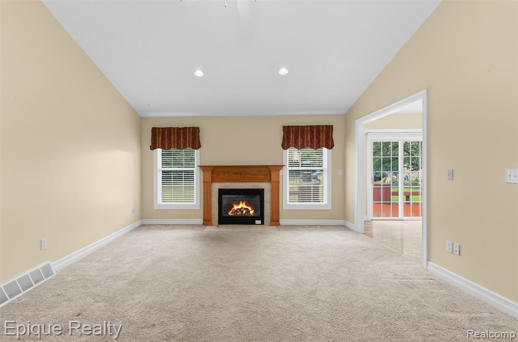 1409 Meadow Green Lane