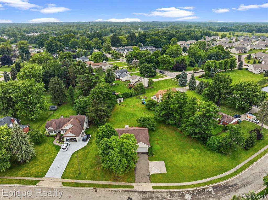 1409 Meadow Green Lane