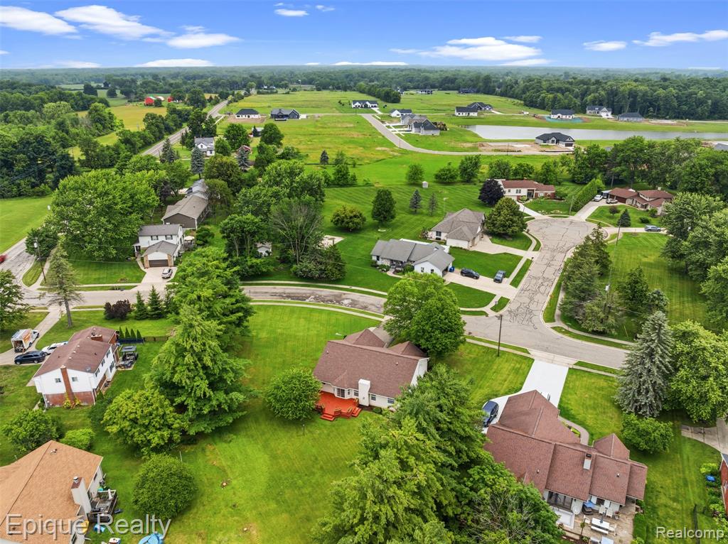 1409 Meadow Green Lane