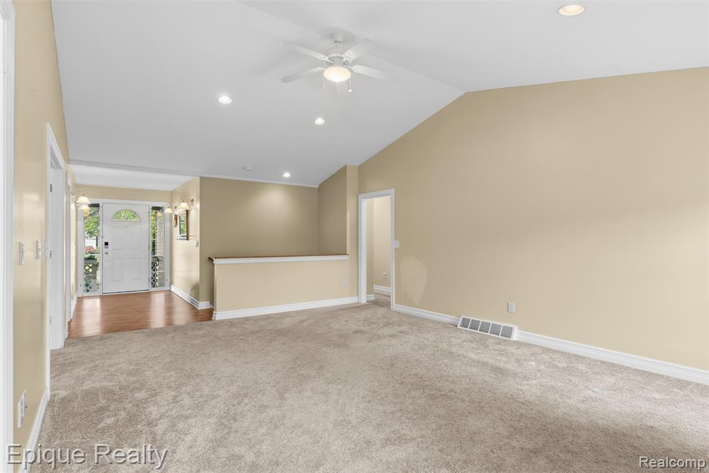 1409 Meadow Green Lane