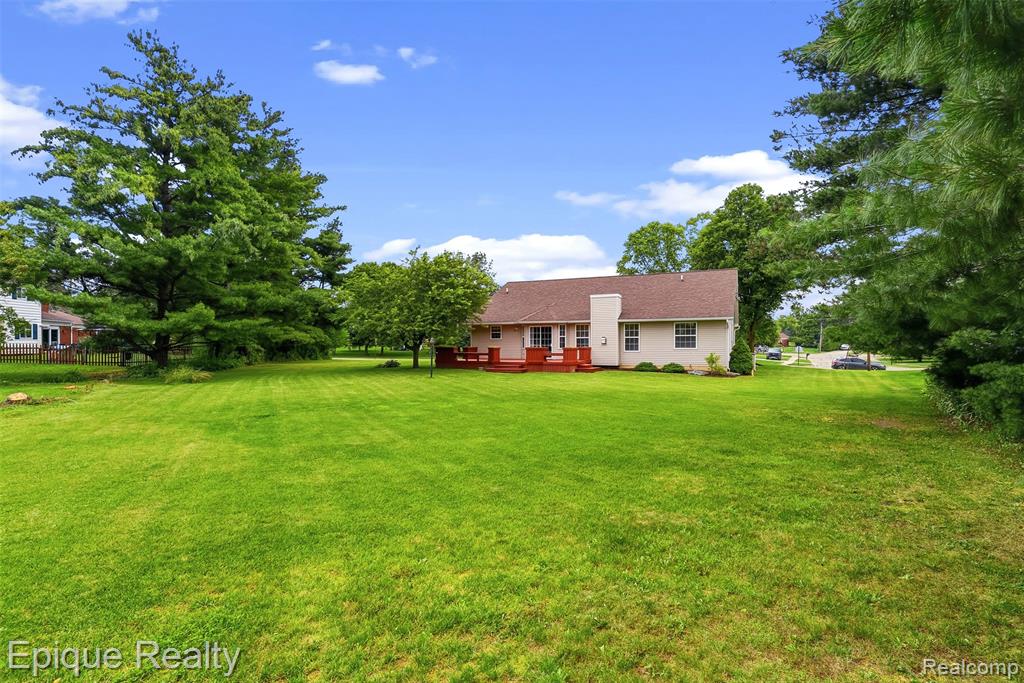1409 Meadow Green Lane