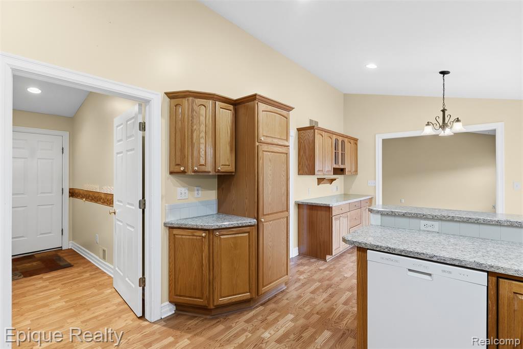 1409 Meadow Green Lane