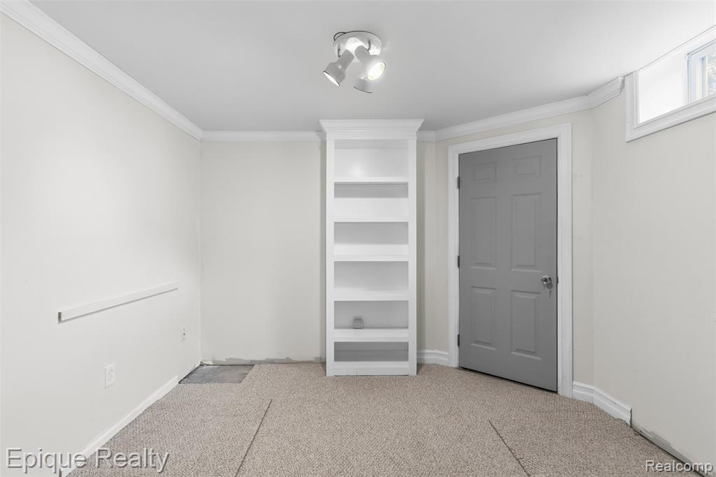 1409 Meadow Green Lane